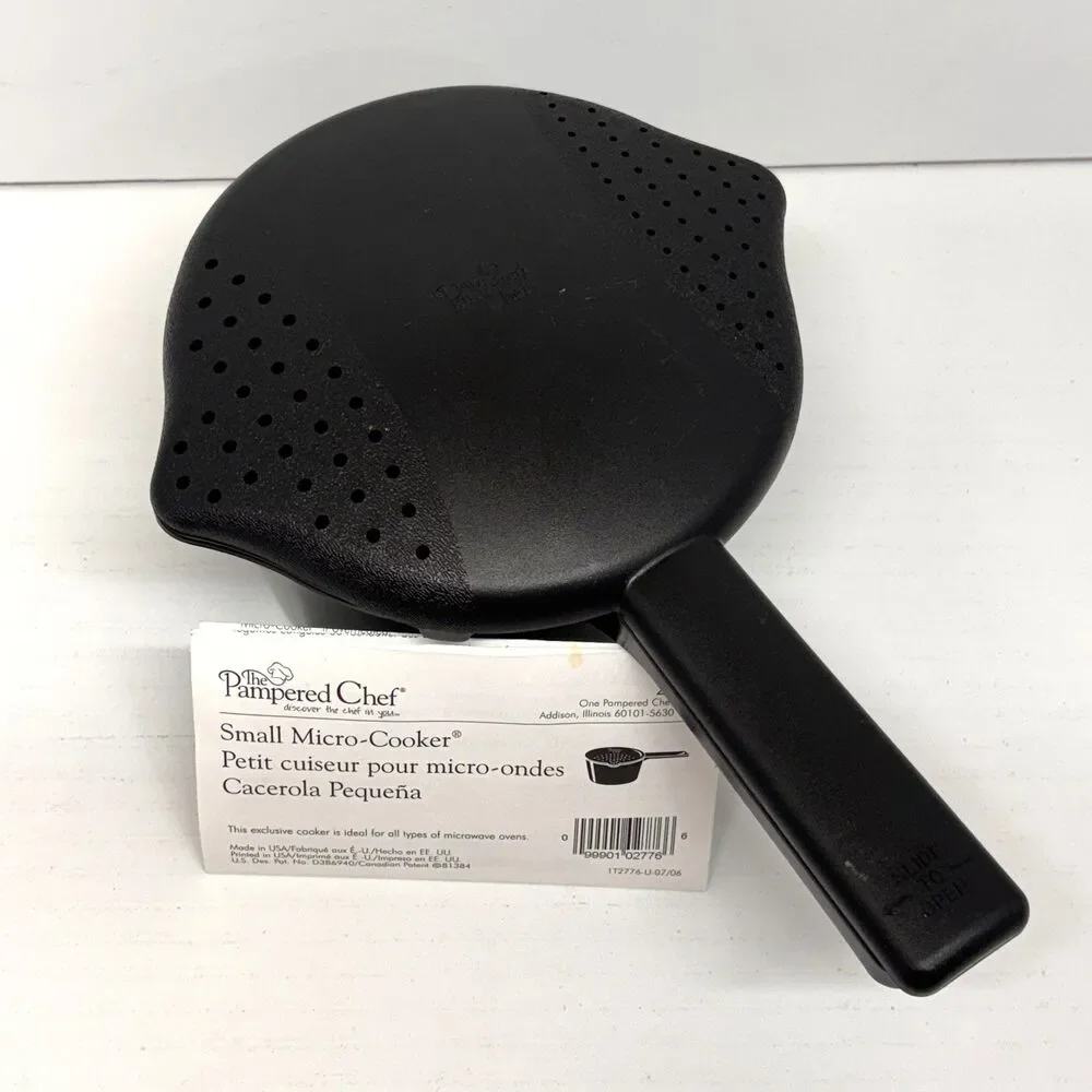 Pampered Chef Small 1 Quart 4 Cup Black Micro Cooker Microwave Steamer USA